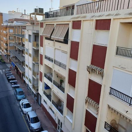 Beachside apartment in Torrevieja Buitenkant foto
