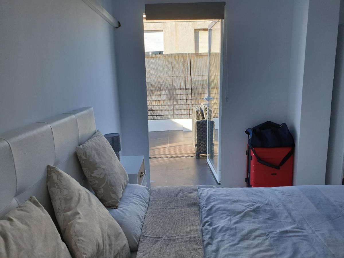 Beachside apartment in Torrevieja Buitenkant foto