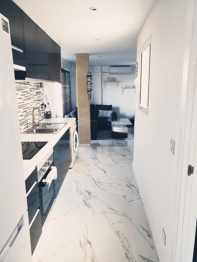 Beachside apartment in Torrevieja Buitenkant foto