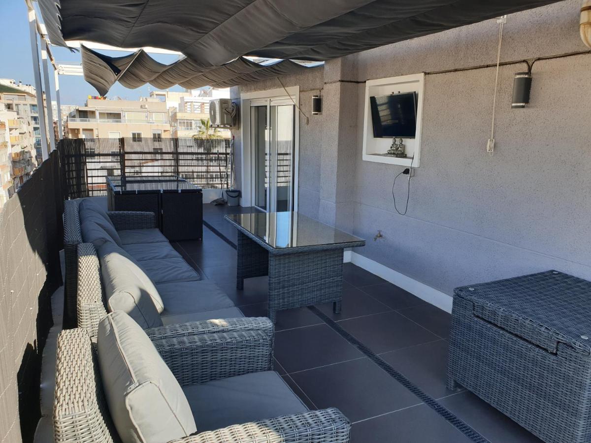 Beachside apartment in Torrevieja Buitenkant foto