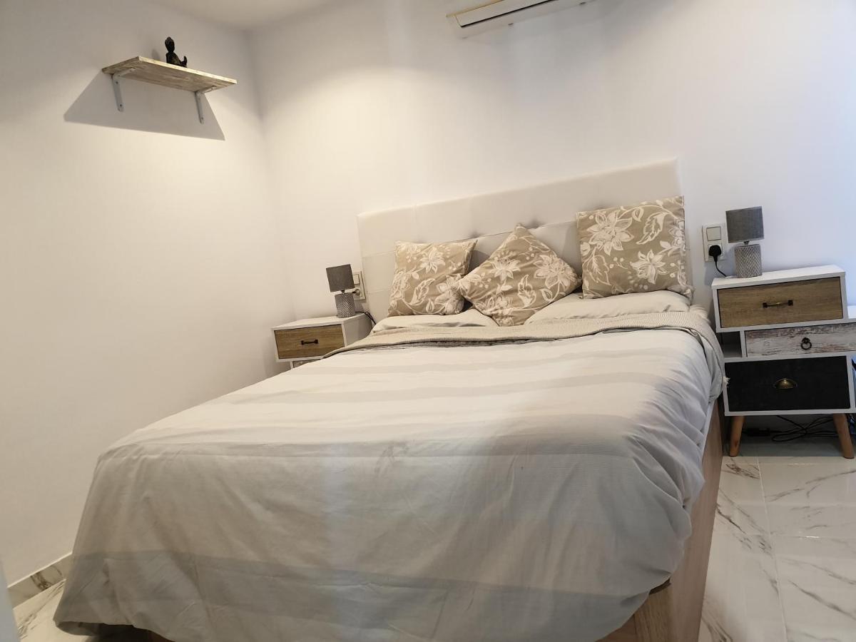 Beachside apartment in Torrevieja Buitenkant foto