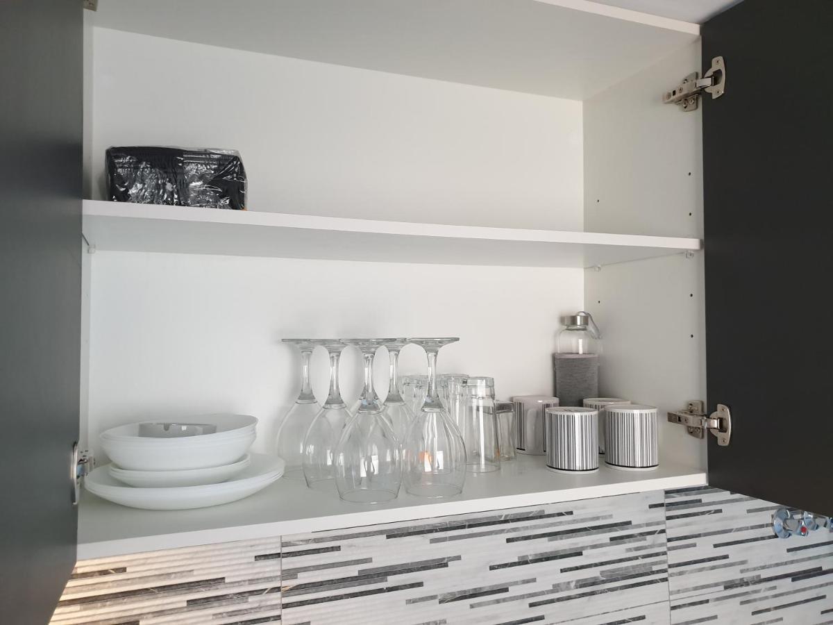 Beachside apartment in Torrevieja Buitenkant foto
