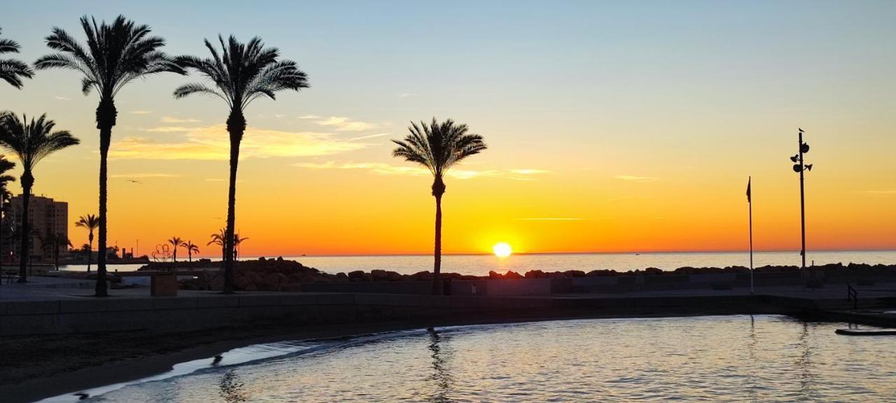 Beachside apartment in Torrevieja Buitenkant foto