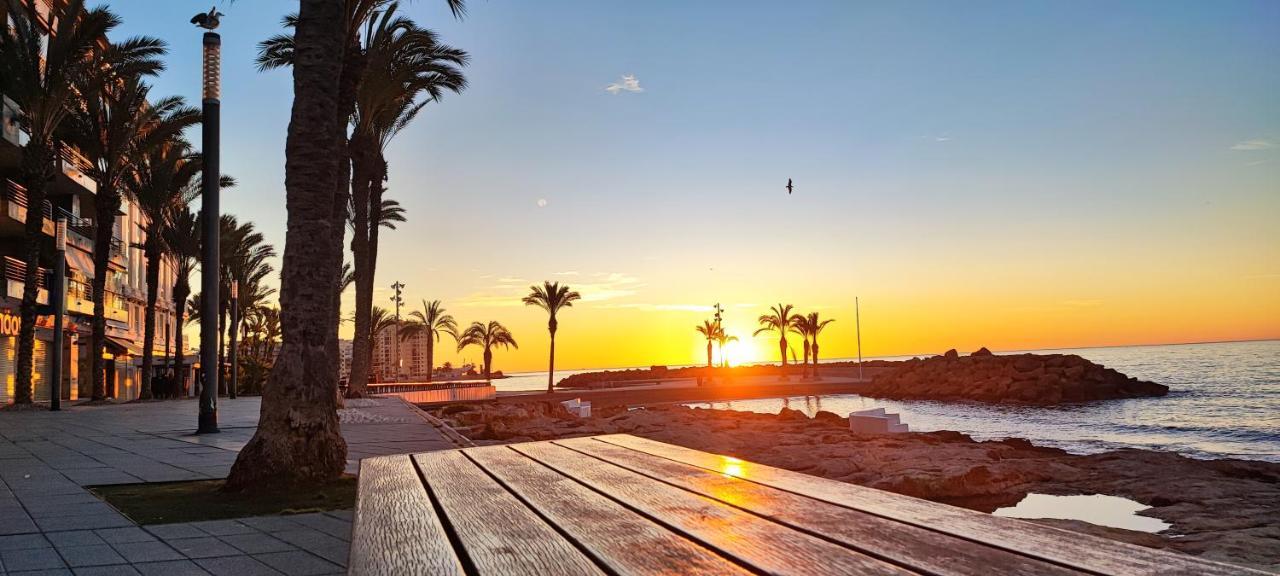 Beachside apartment in Torrevieja Buitenkant foto