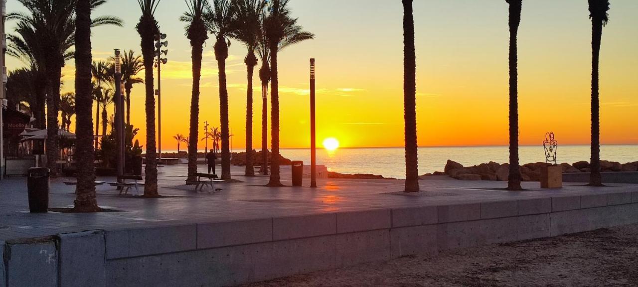 Beachside apartment in Torrevieja Buitenkant foto